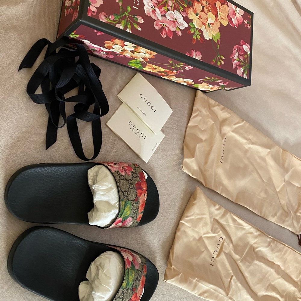 Womens GUCCI floral slides
